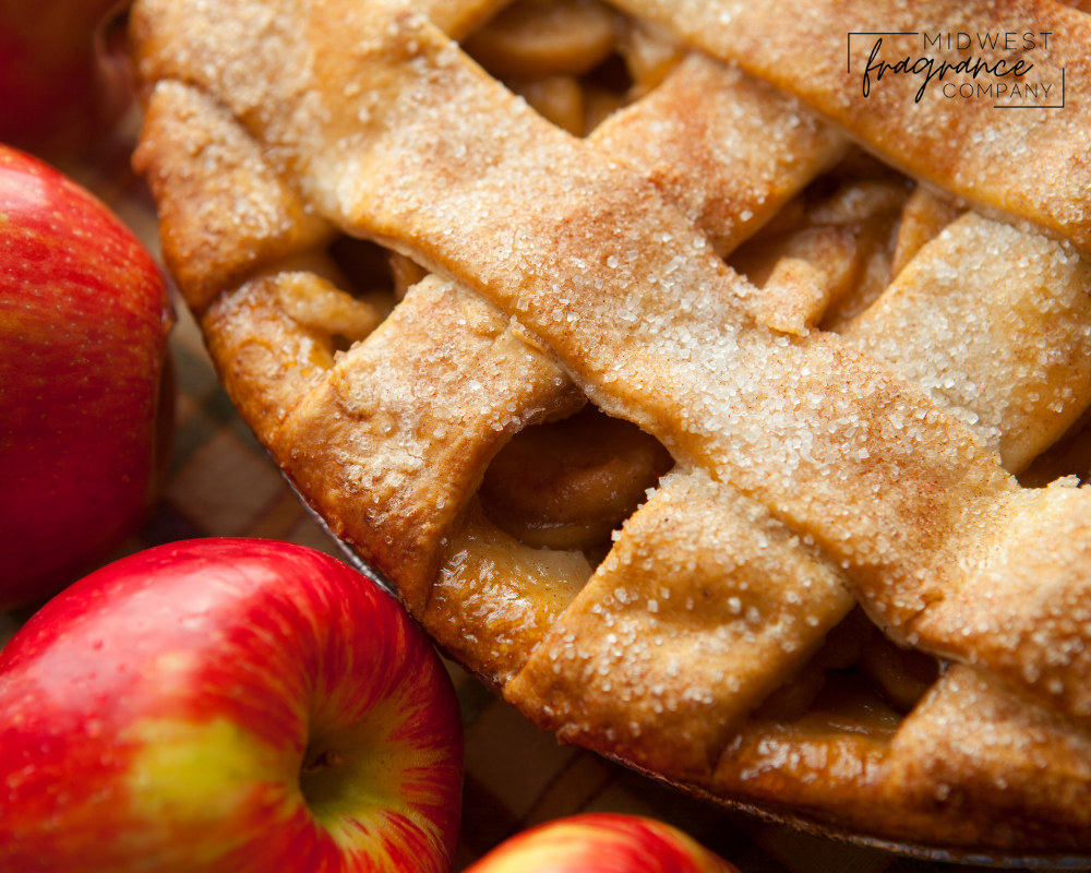 A close up image of fragrant, freshly baked apple pie with apples nearby